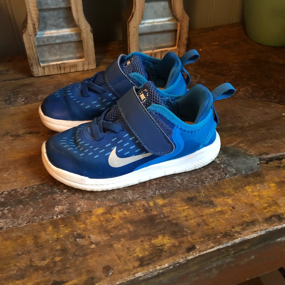 Royal blue Nike’s toddler sz 9